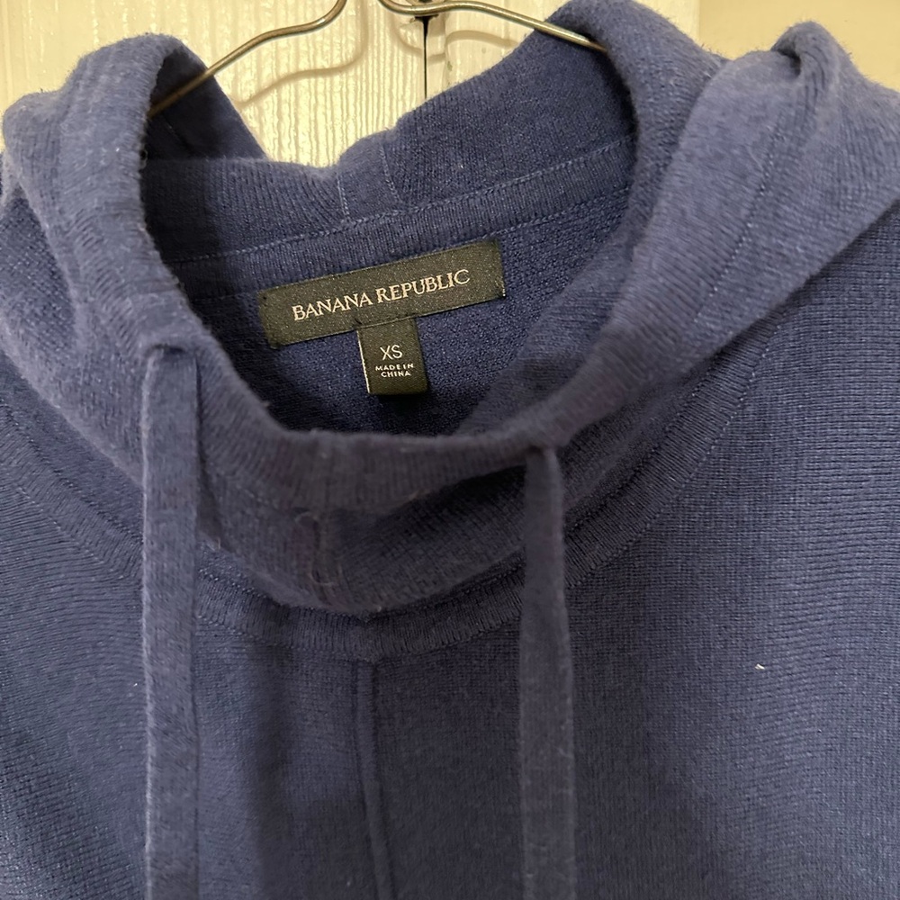 Banana Republic navy blue hooded pullover